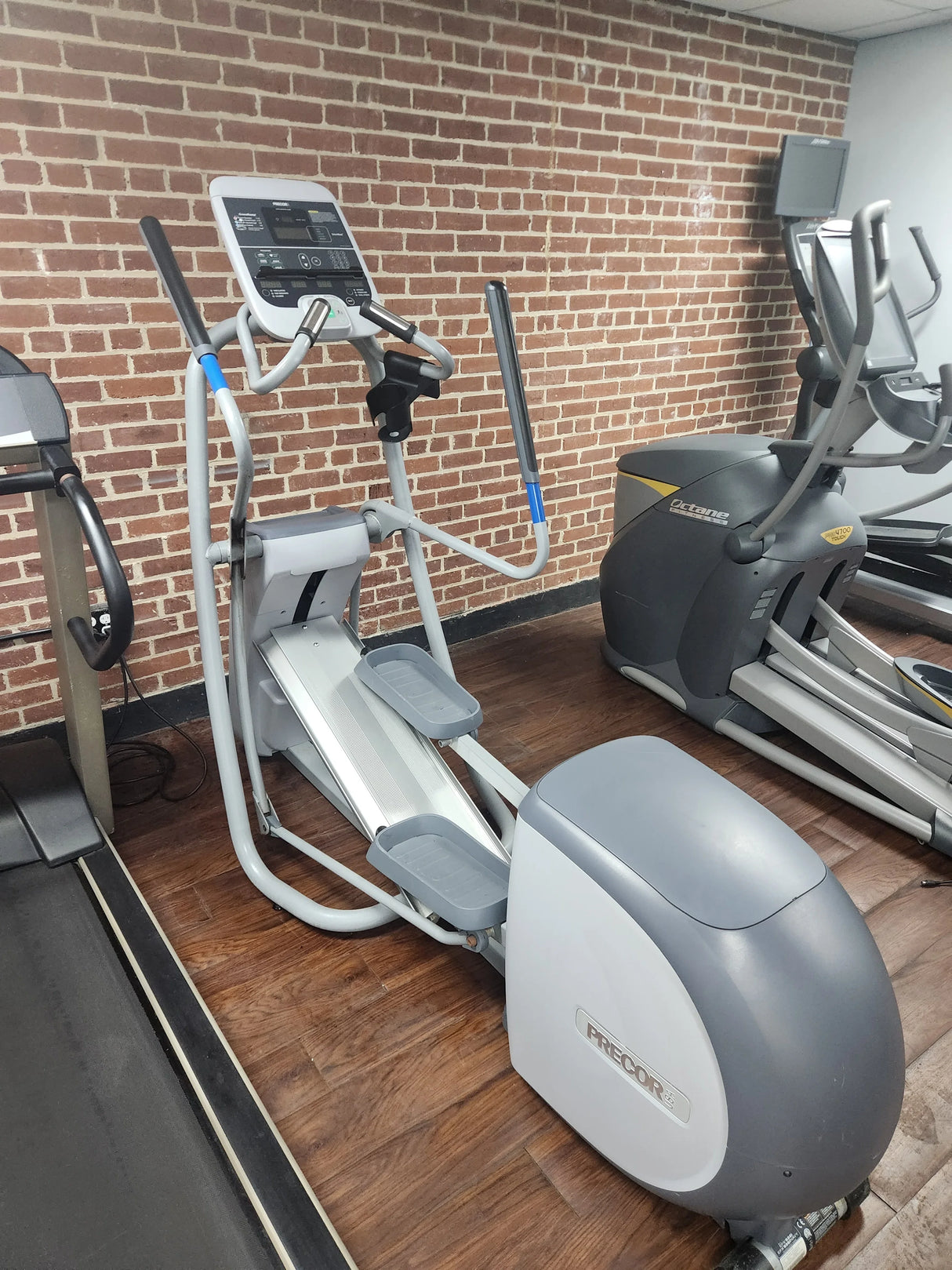 Pre-Owned Precor EFX 536i Elliptical