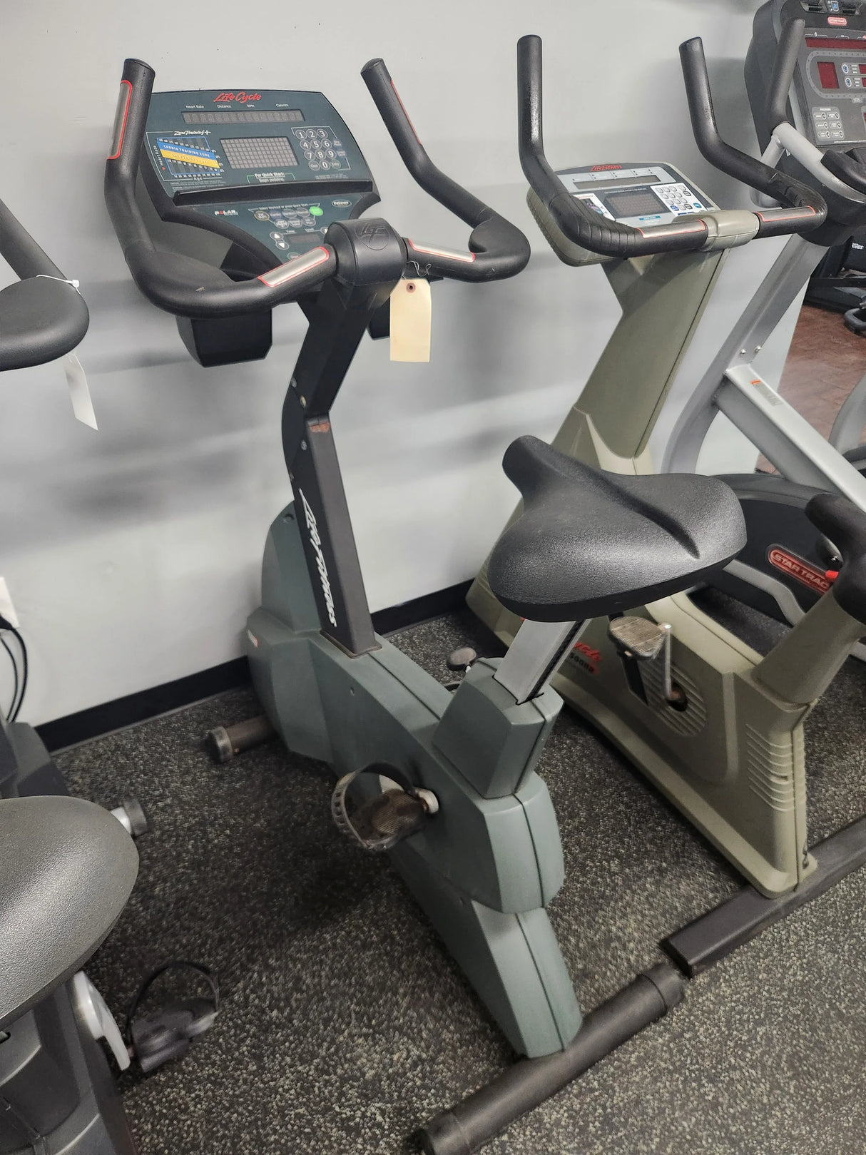 Pre-Owned Life Fitness 9500 HR Upright Exercise Bike (black)