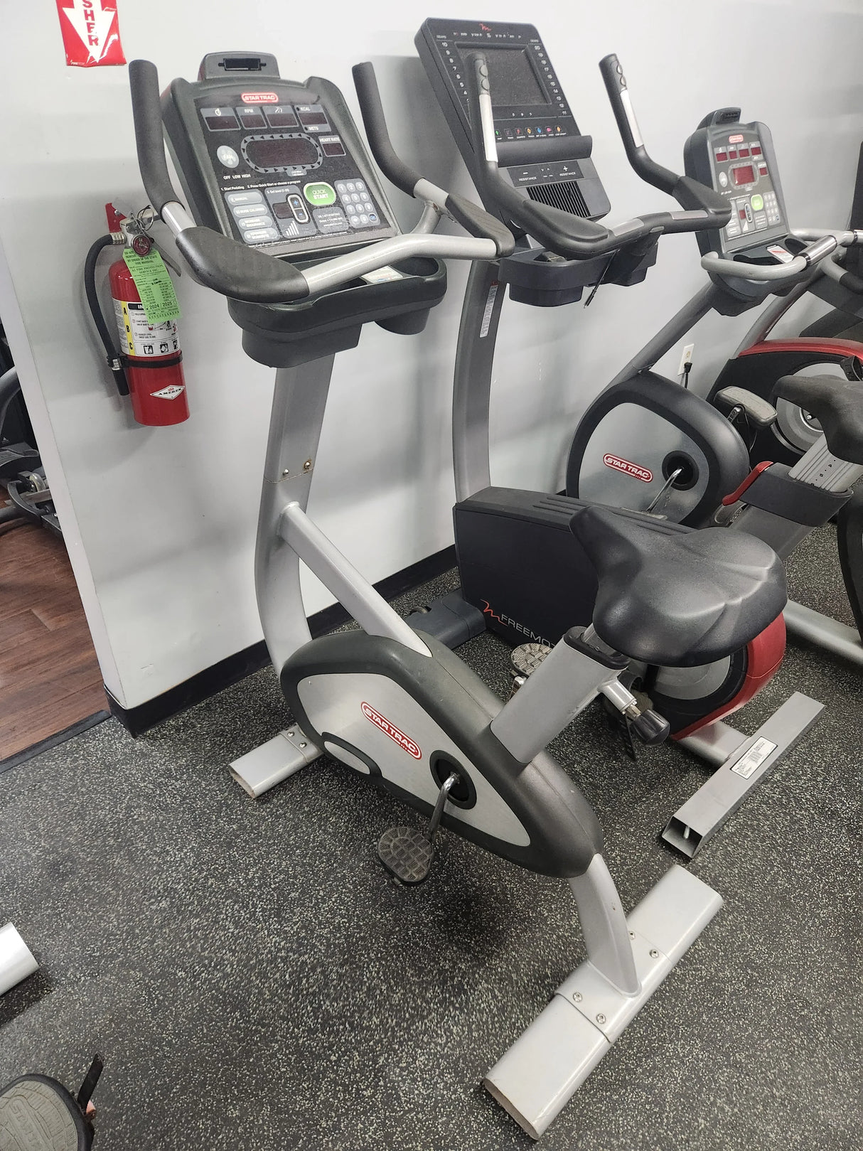 Pre-Owned Star Trac S-UBX Upright Bike