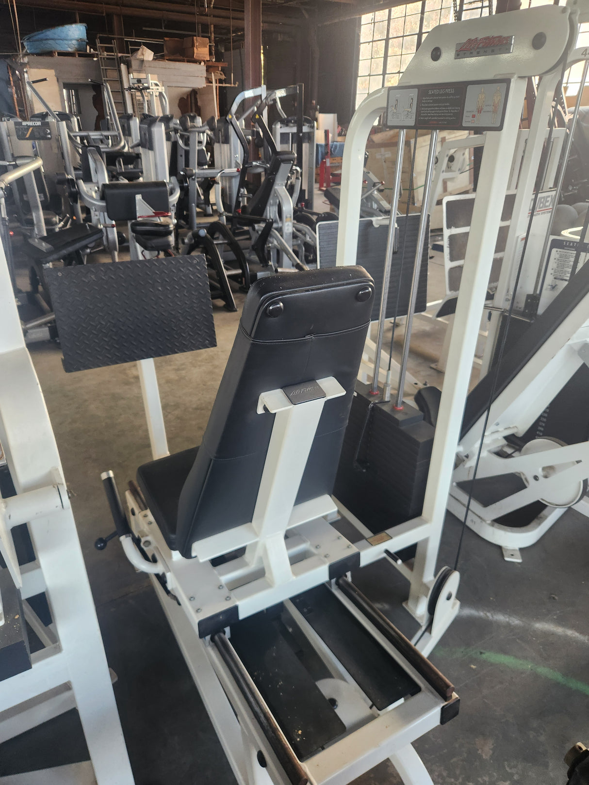 Pre-Owned Life Fitness Seated Leg Press