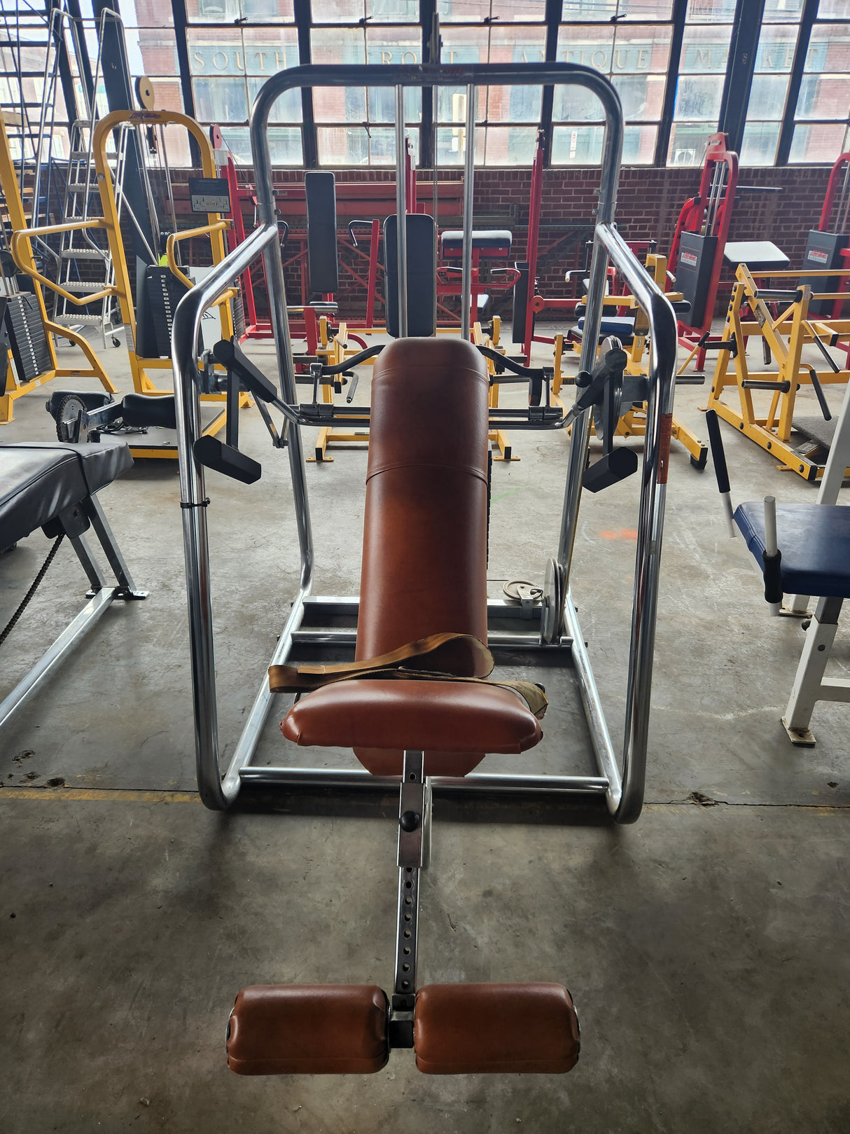 Pre-Owned Universal Gym Pullover