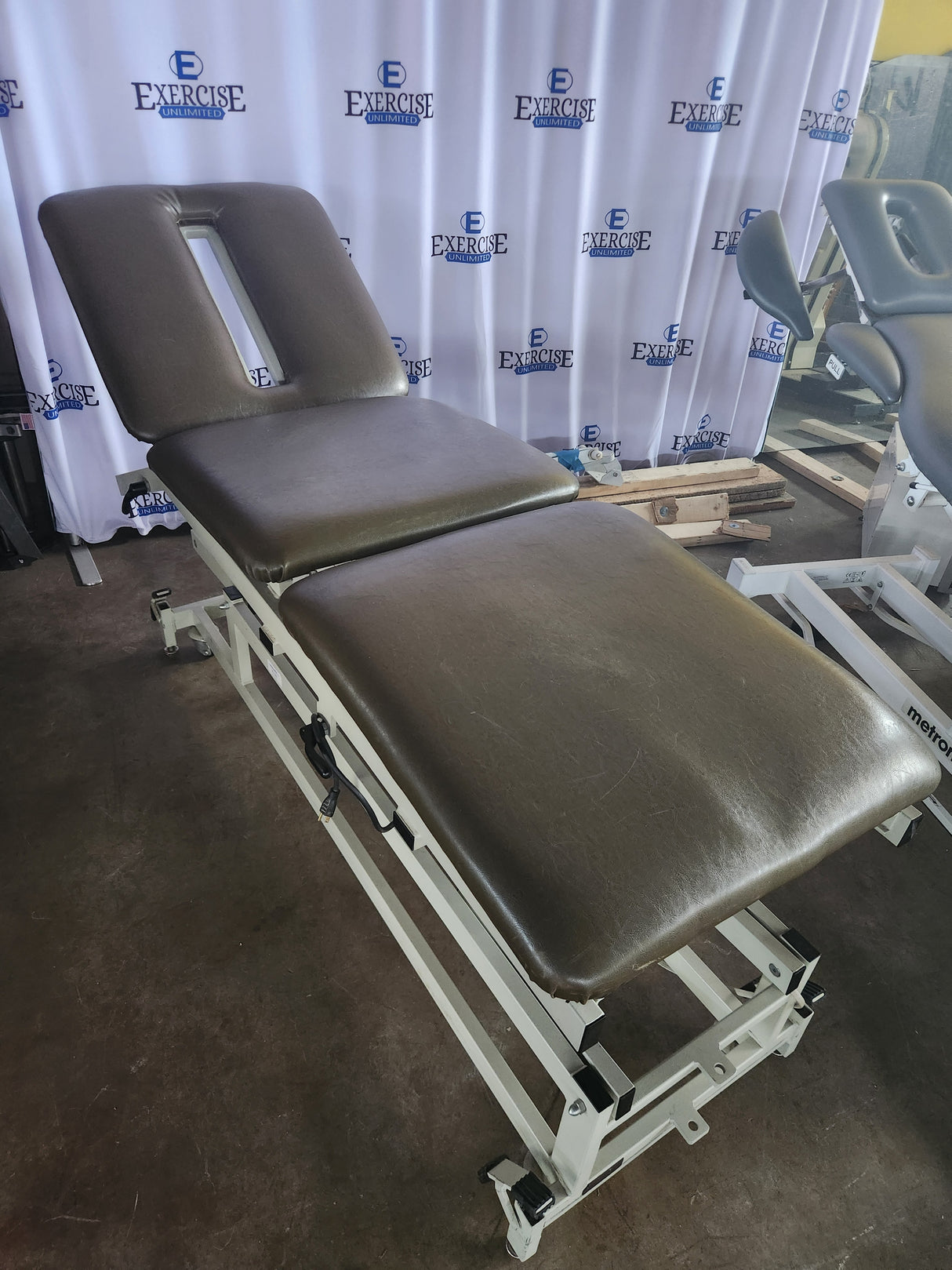 Pre-Owned Triton TRE-33 Physical Therapy Table