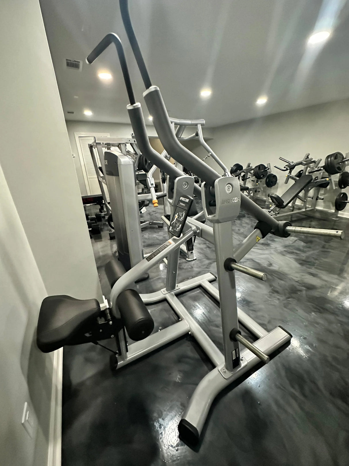 Precor Discovery Series Plate-Loaded Pulldown - Exercise Unlimited