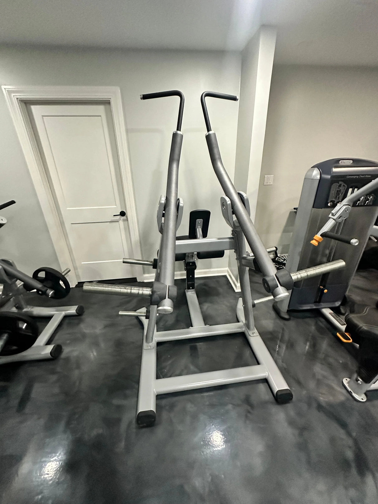 Precor Discovery Series Plate-Loaded Pulldown - Exercise Unlimited