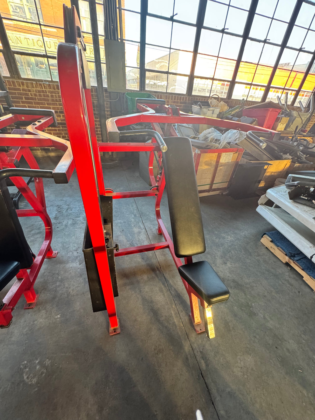 Pre-Owned Life Fitness Pro Series Incline Chest Press (red)