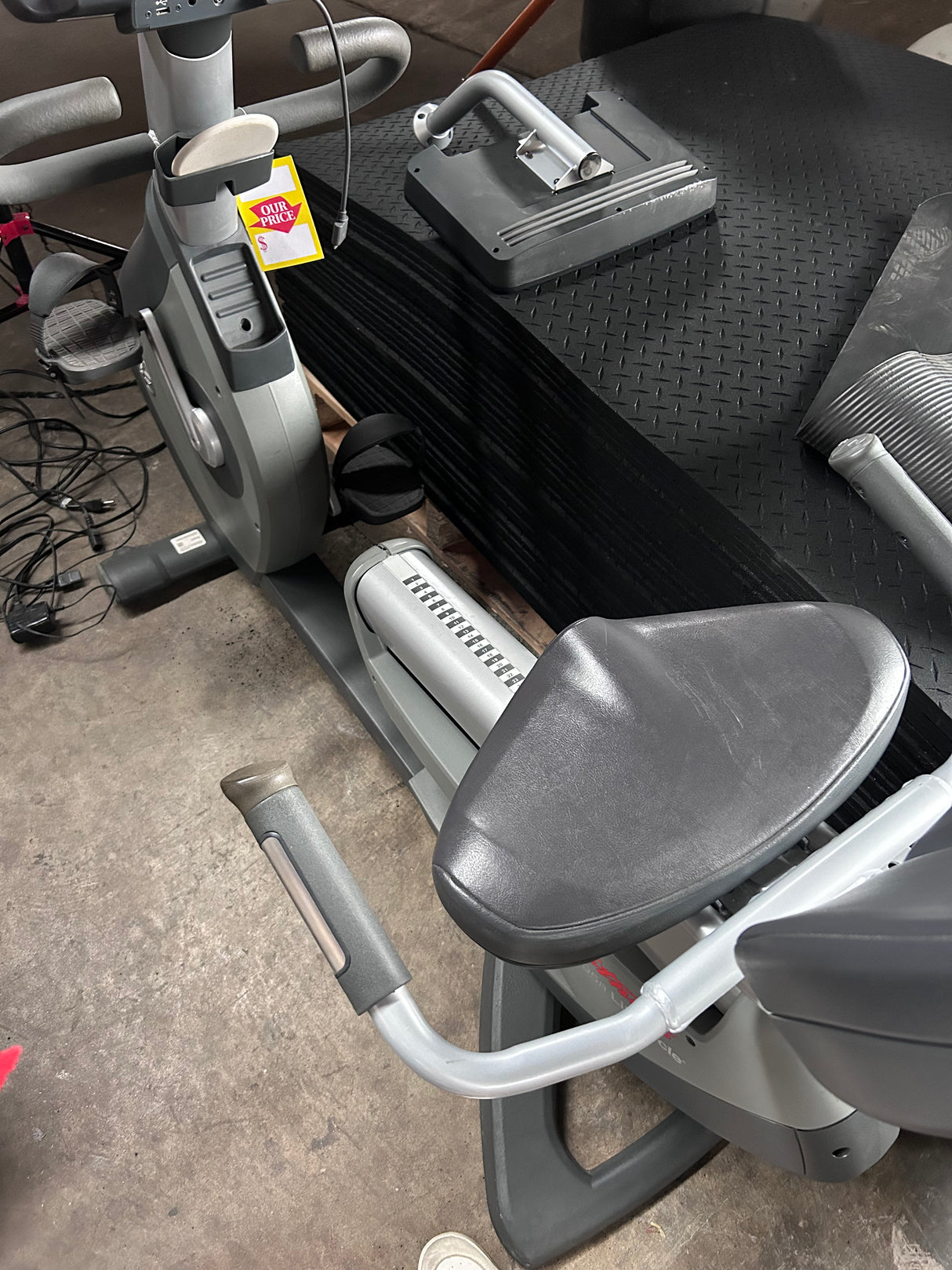Pre-Owned Life Fitness Inspire Series 95R Recumbent Bike with 15" HD TV - Exercise Unlimited