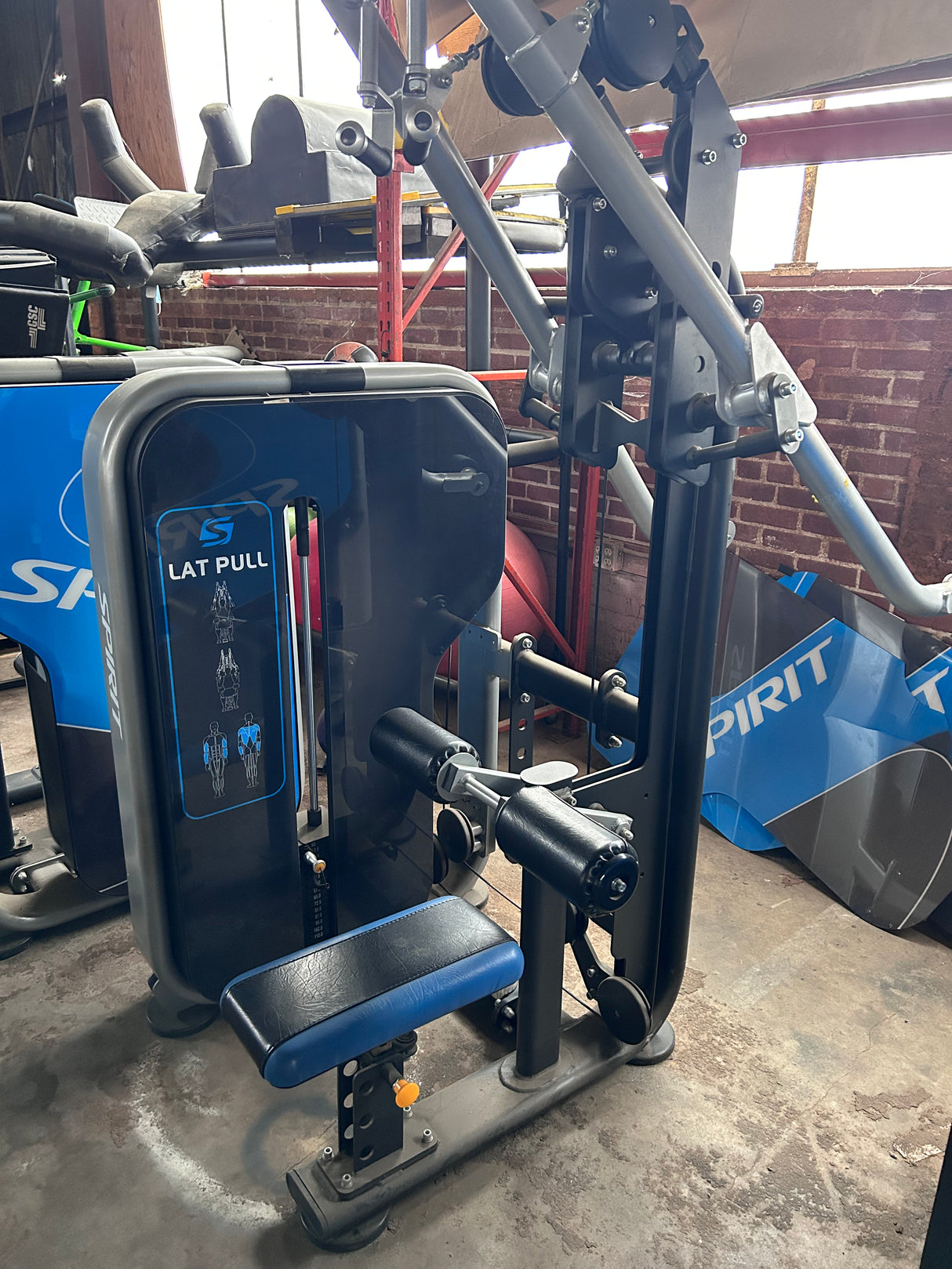 Spirit Selectorized Lat Pulldown Demo Model - Exercise Unlimited