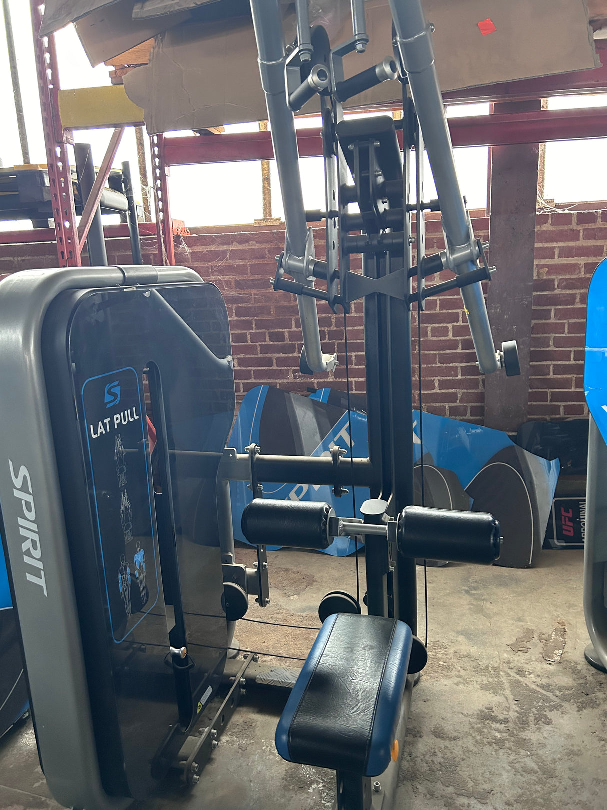 Spirit Selectorized Lat Pulldown Demo Model - Exercise Unlimited