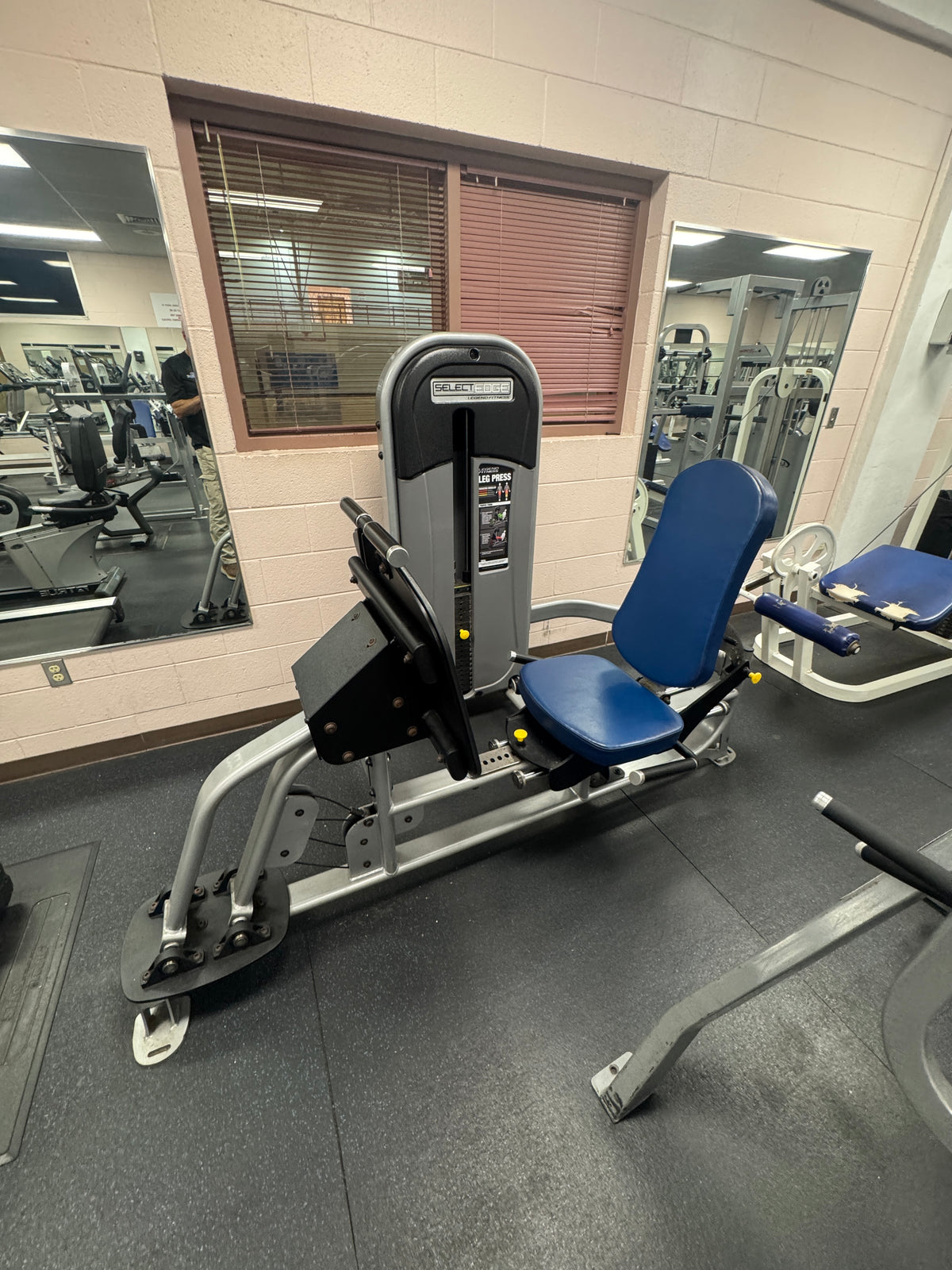 Pre-Owned Legend Fitness SelectEDGE Leg Press