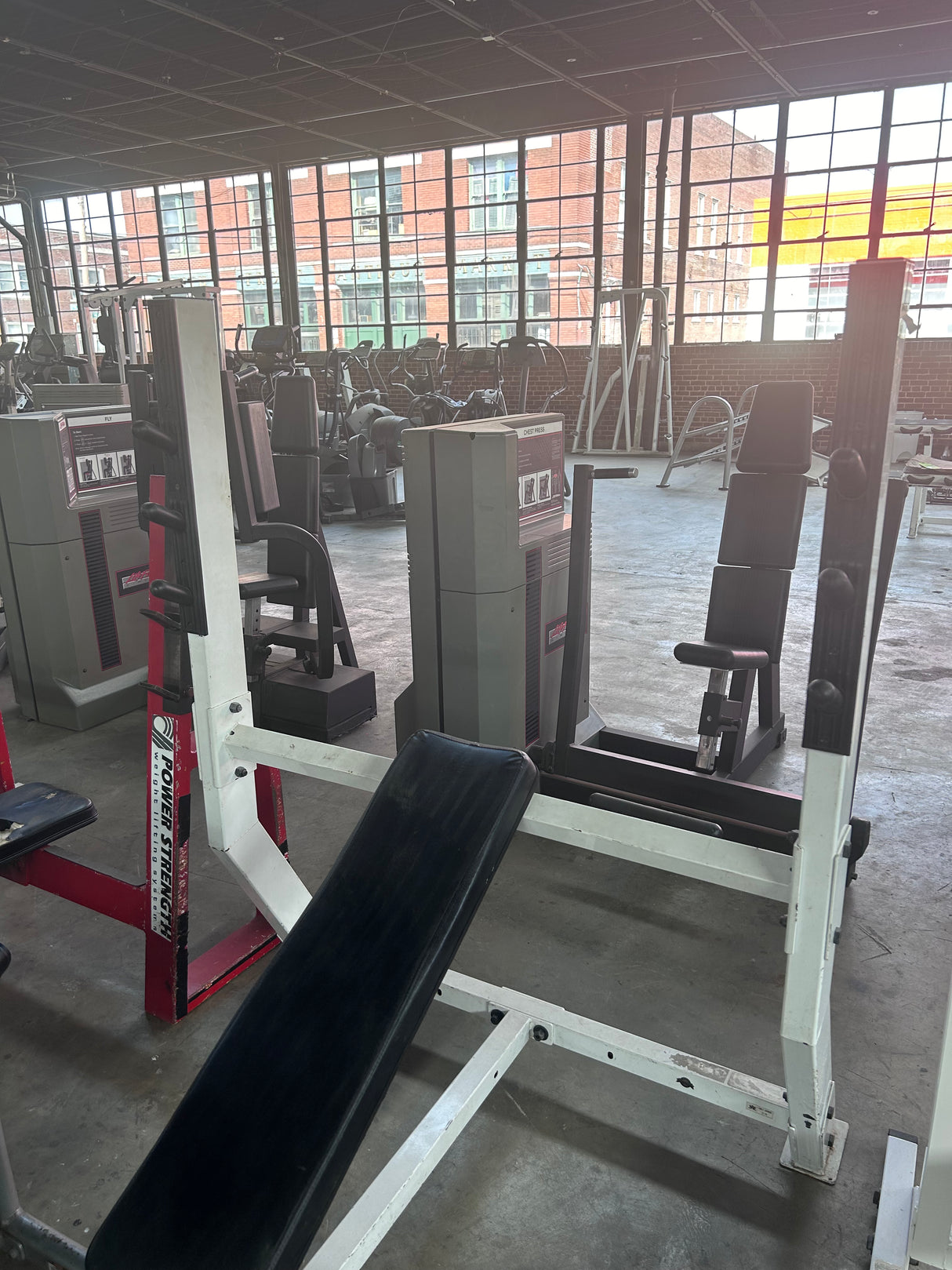 Pre-Owned Paramount Incline Olympic Bench Press - Exercise Unlimited