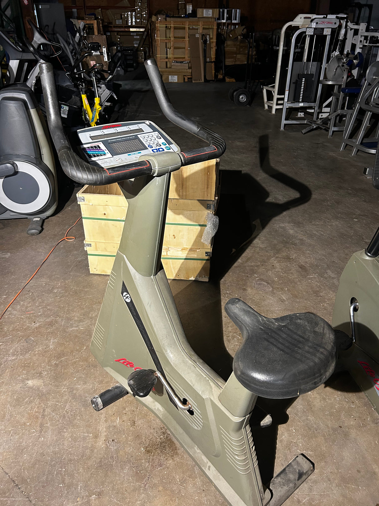 Pre-Owned Life Fitness 9500 HR Upright Bike