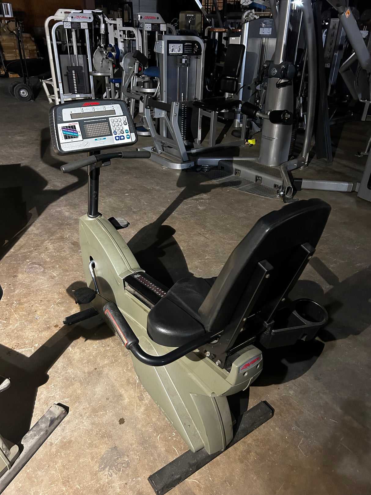 Pre-Owned Life Fitness 9500 HR Recumbent Bike (grey)