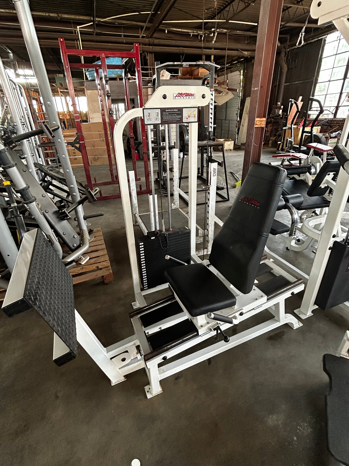 Pre-Owned Life Fitness Pro Series Leg Press (white)