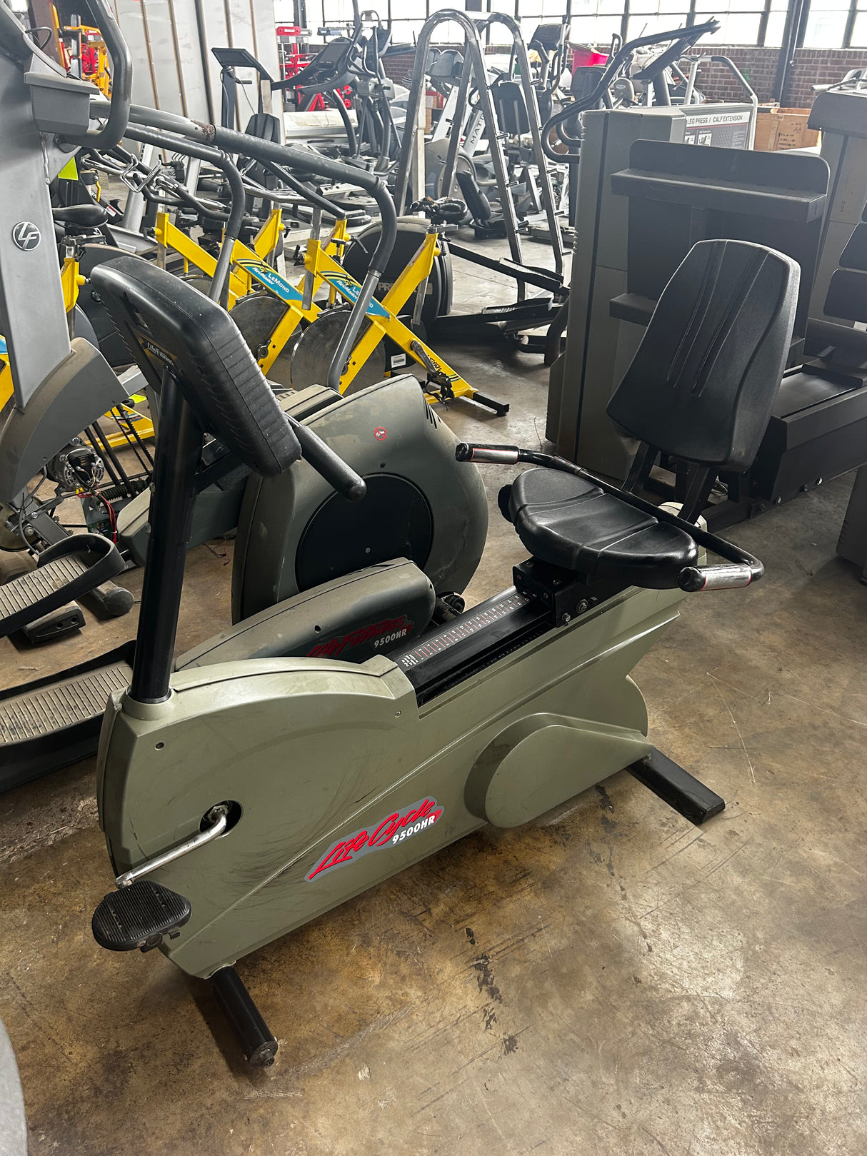 Pre-Owned Life Fitness 9500HR Recumbent Bike