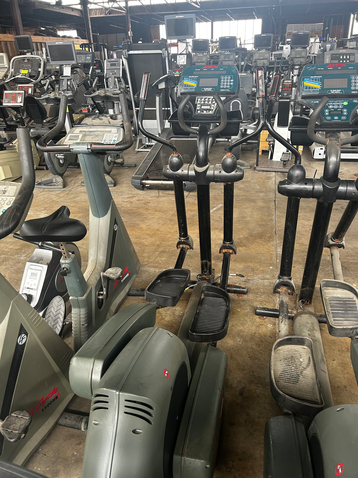 Pre-Owned Life Fitness 9500HR Elliptical