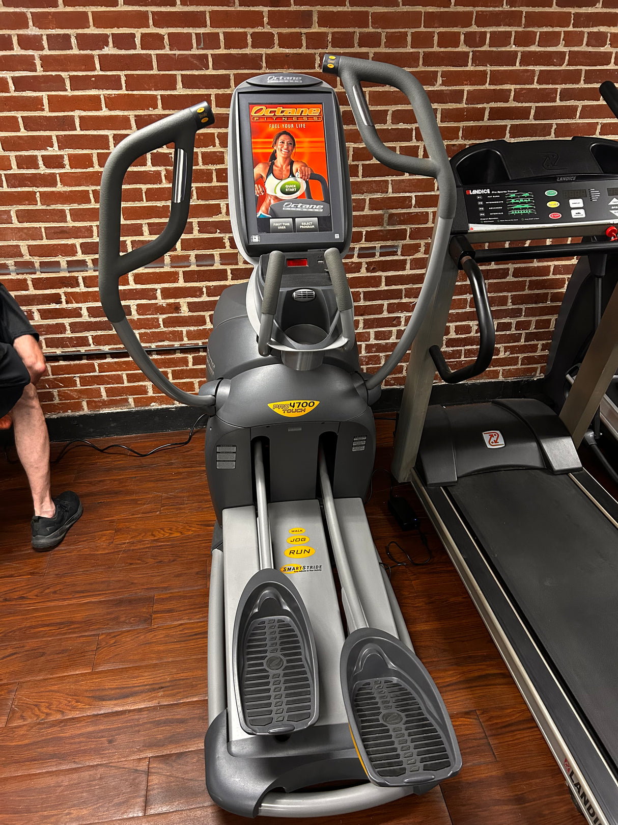 Pre-Owned Octane Pro 4700 Touchscreen Elliptical