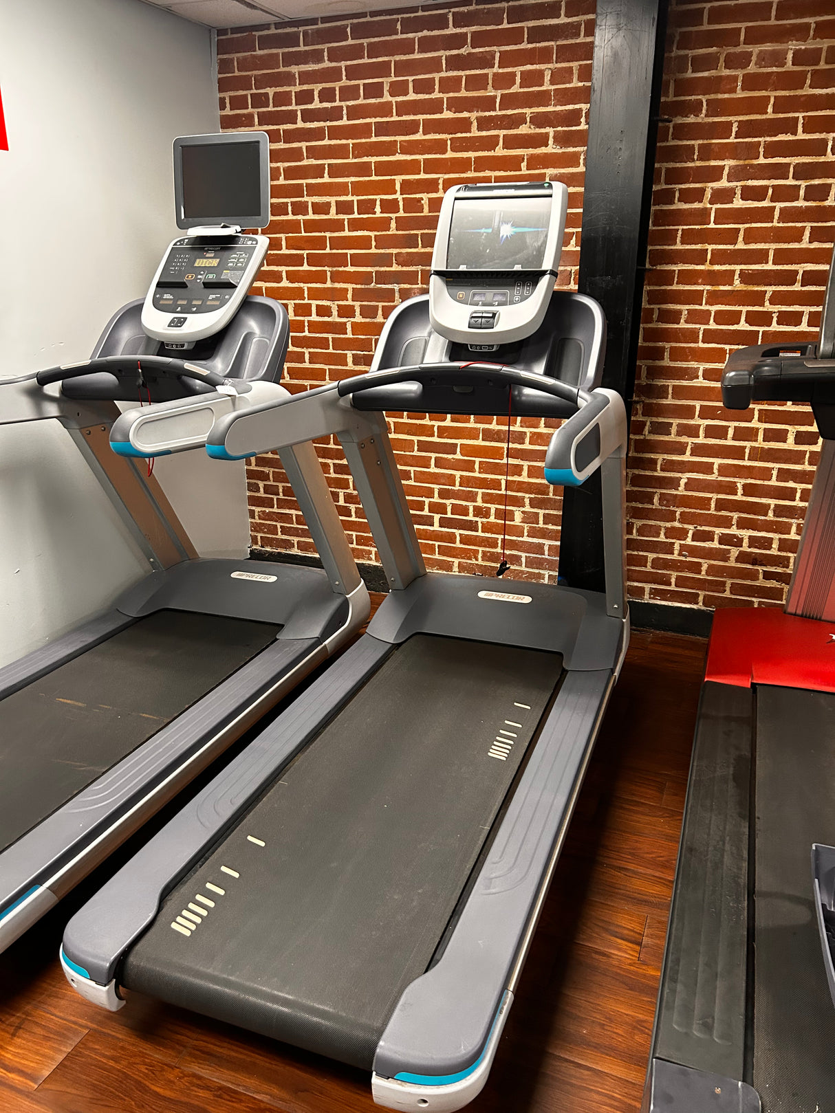 Pre-Owned Precor TRM885 Touchscreen Treadmill