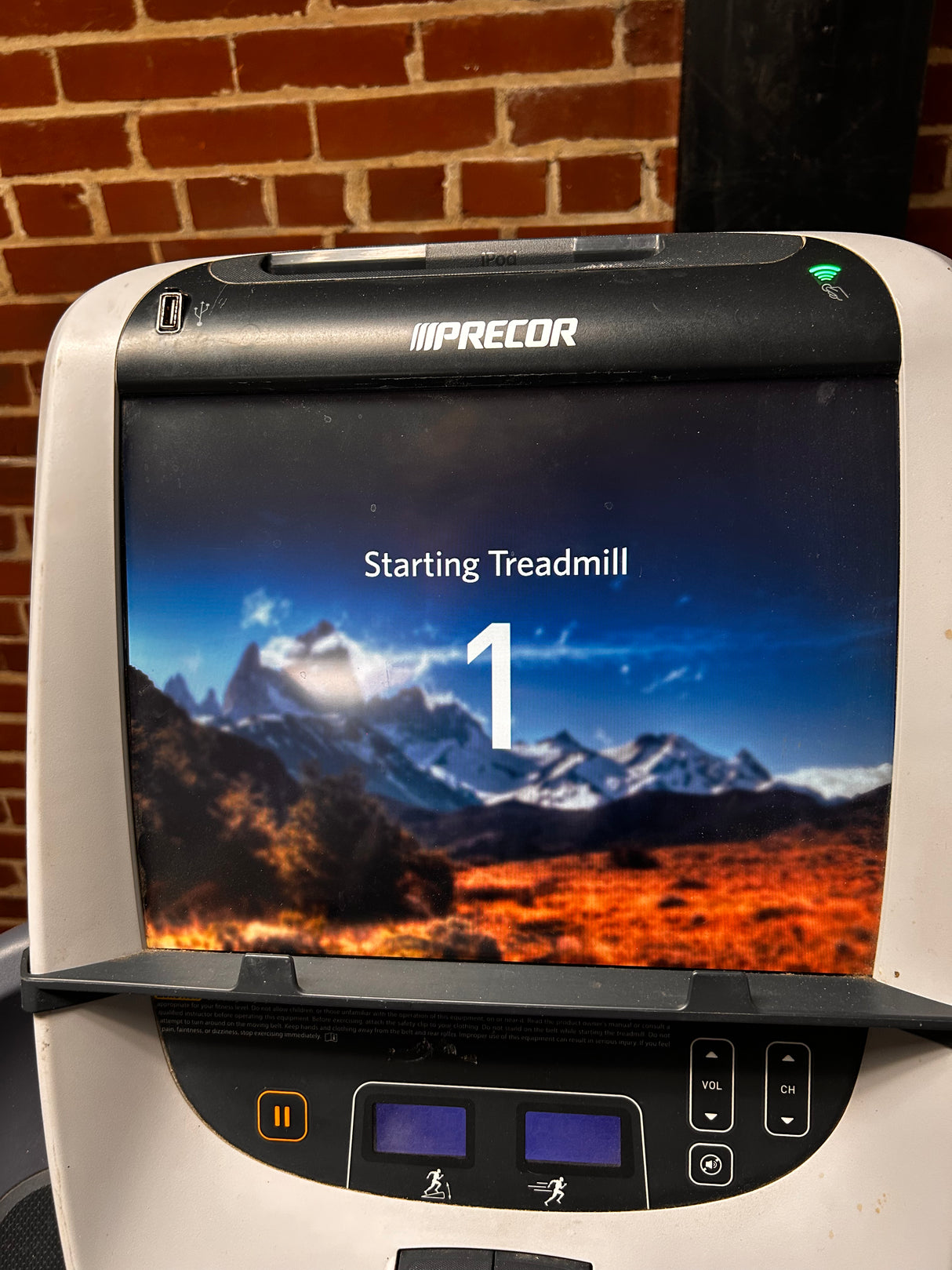 Pre-Owned Precor TRM885 Touchscreen Treadmill