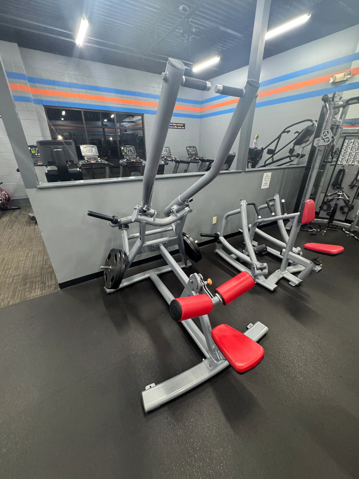 Pre-Owned Matrix Magnum Plate Loaded Lat Pulldown