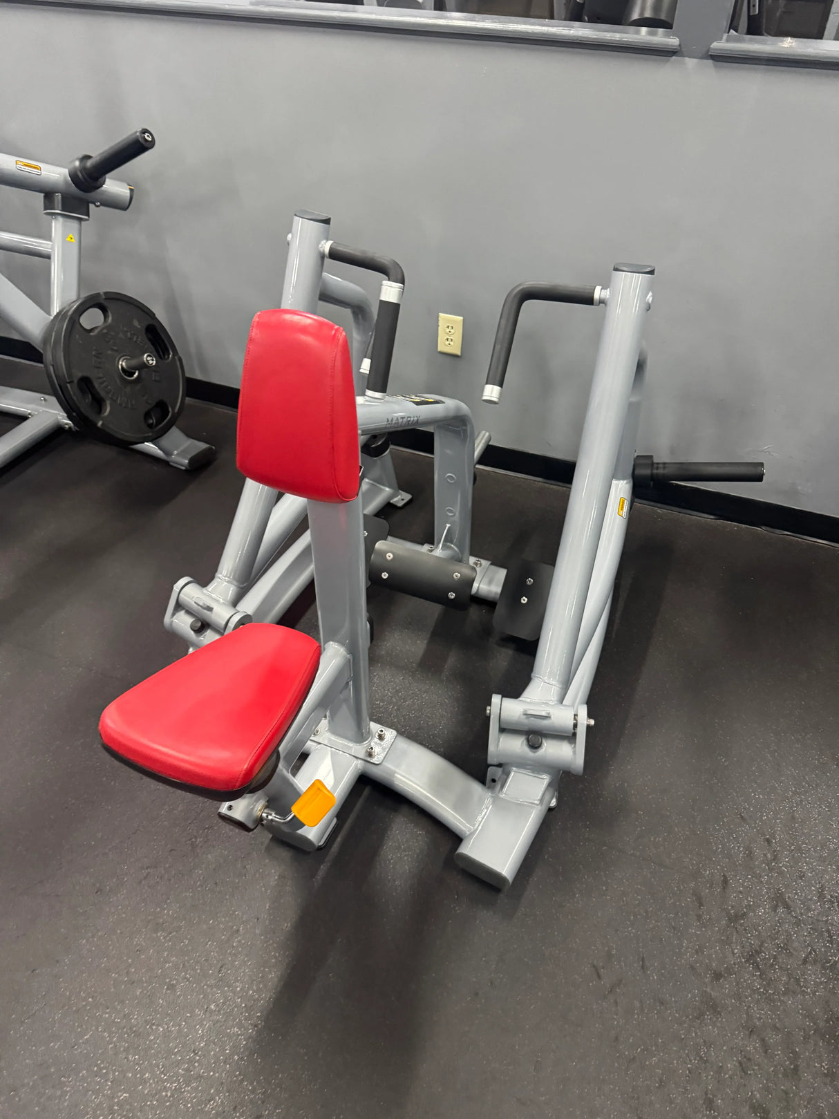 Pre-Owned Matrix Magnum Plate-Loaded Seated Row