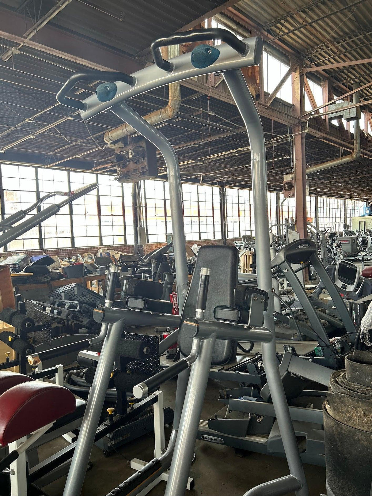 Pre-Owned Matrix Vertical Knee Raise - Exercise Unlimited