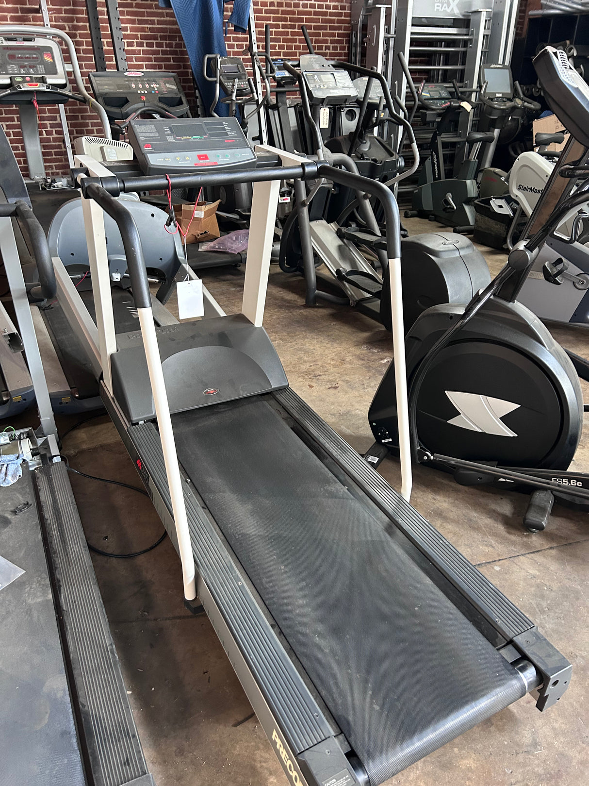 Pre-Owned Precor 9.45 Treadmill - Exercise Unlimited