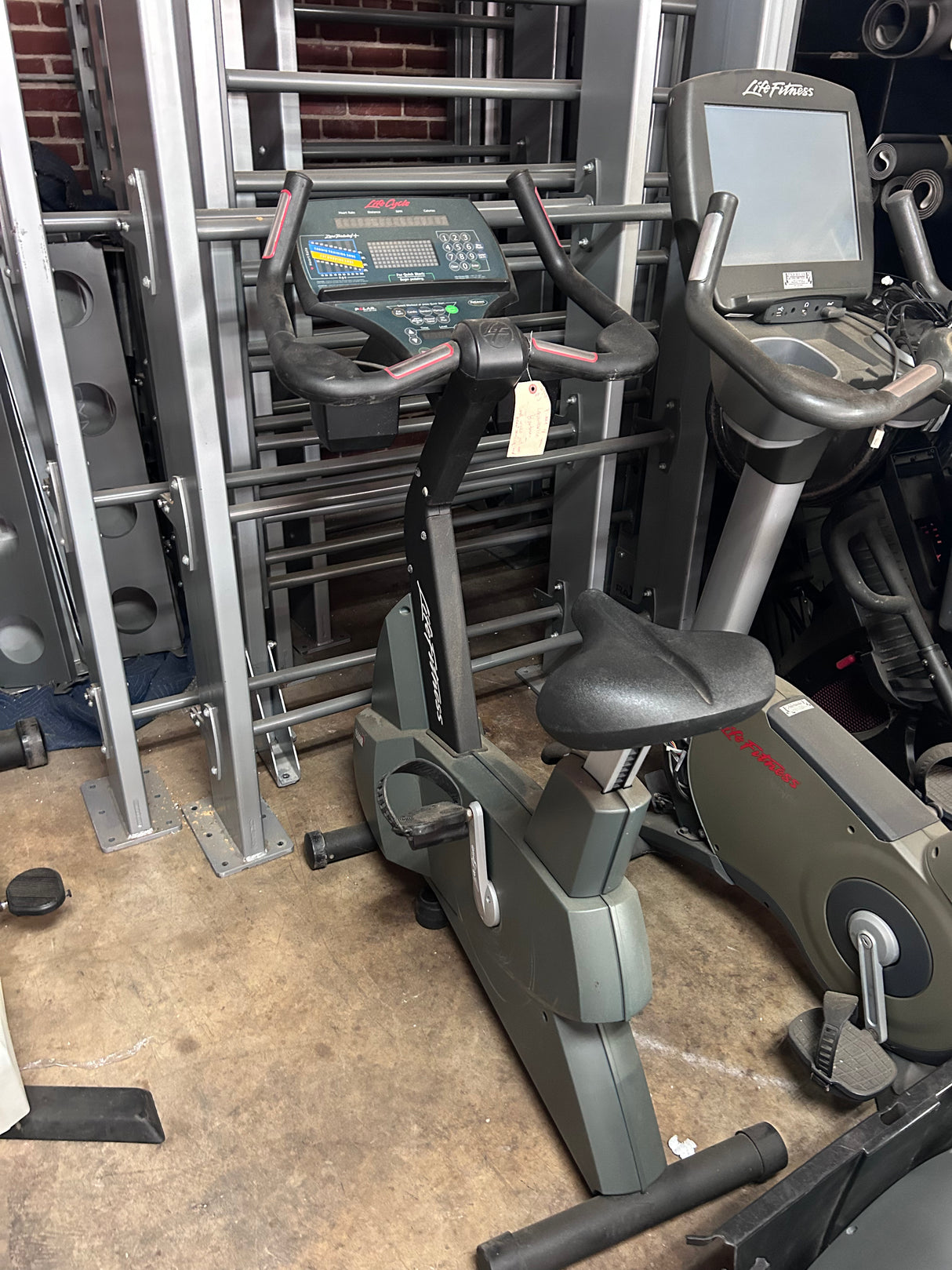 Pre-Owned Life Fitness 9500HR Upright Bike - Exercise Unlimited