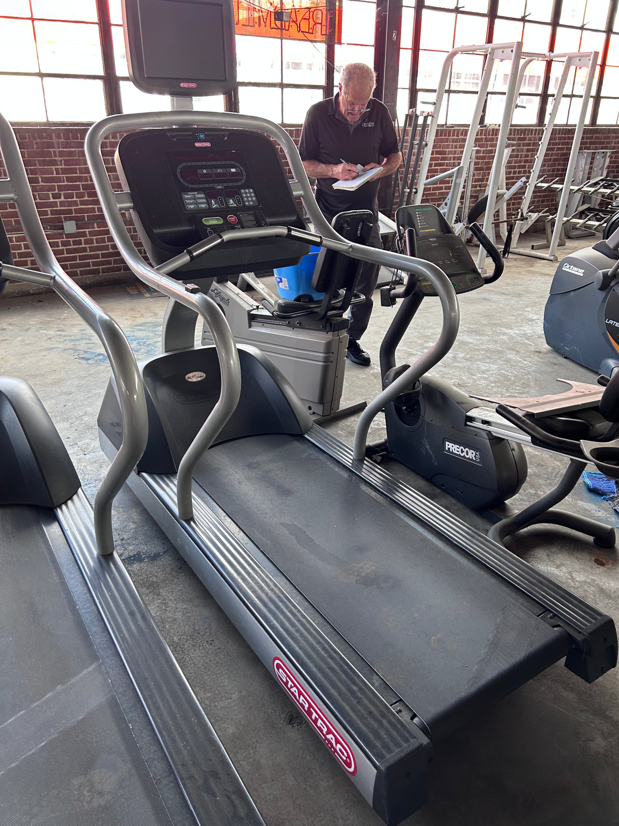 Refurbished Star Trac ETR Treadmill w/ 15" HD TV - Exercise Unlimited