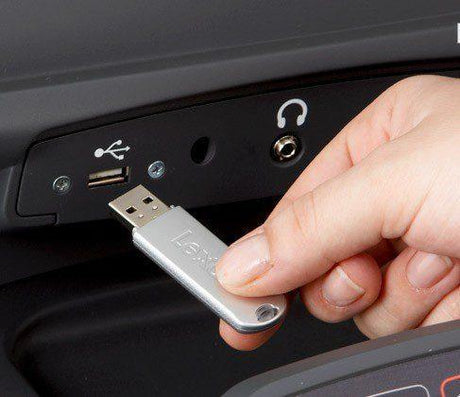 Pre-Owned Life Fitness 95c Inspire Upright Bike w/ 15" Touchscreen - Exercise Unlimited