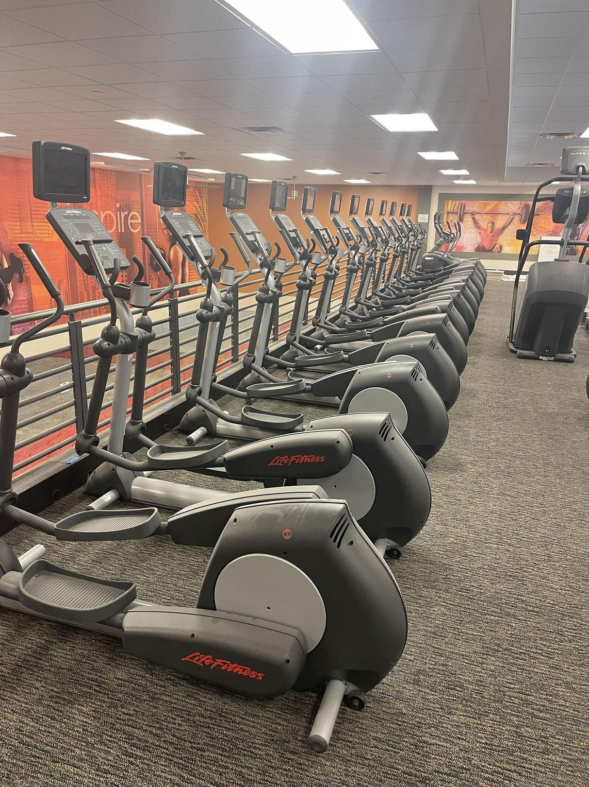 Pre-Owned Life Fitness CLSX Integrity Series Elliptical - Refurbished - Exercise Unlimited