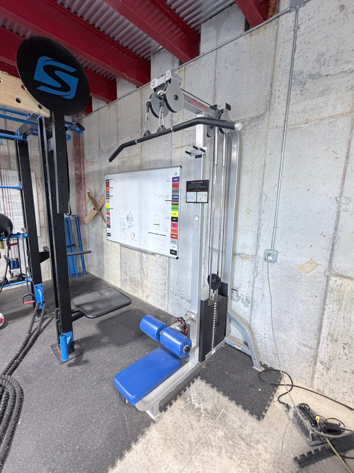 Pre-Owned Life Fitness Dual Pulley Lat Pulldown