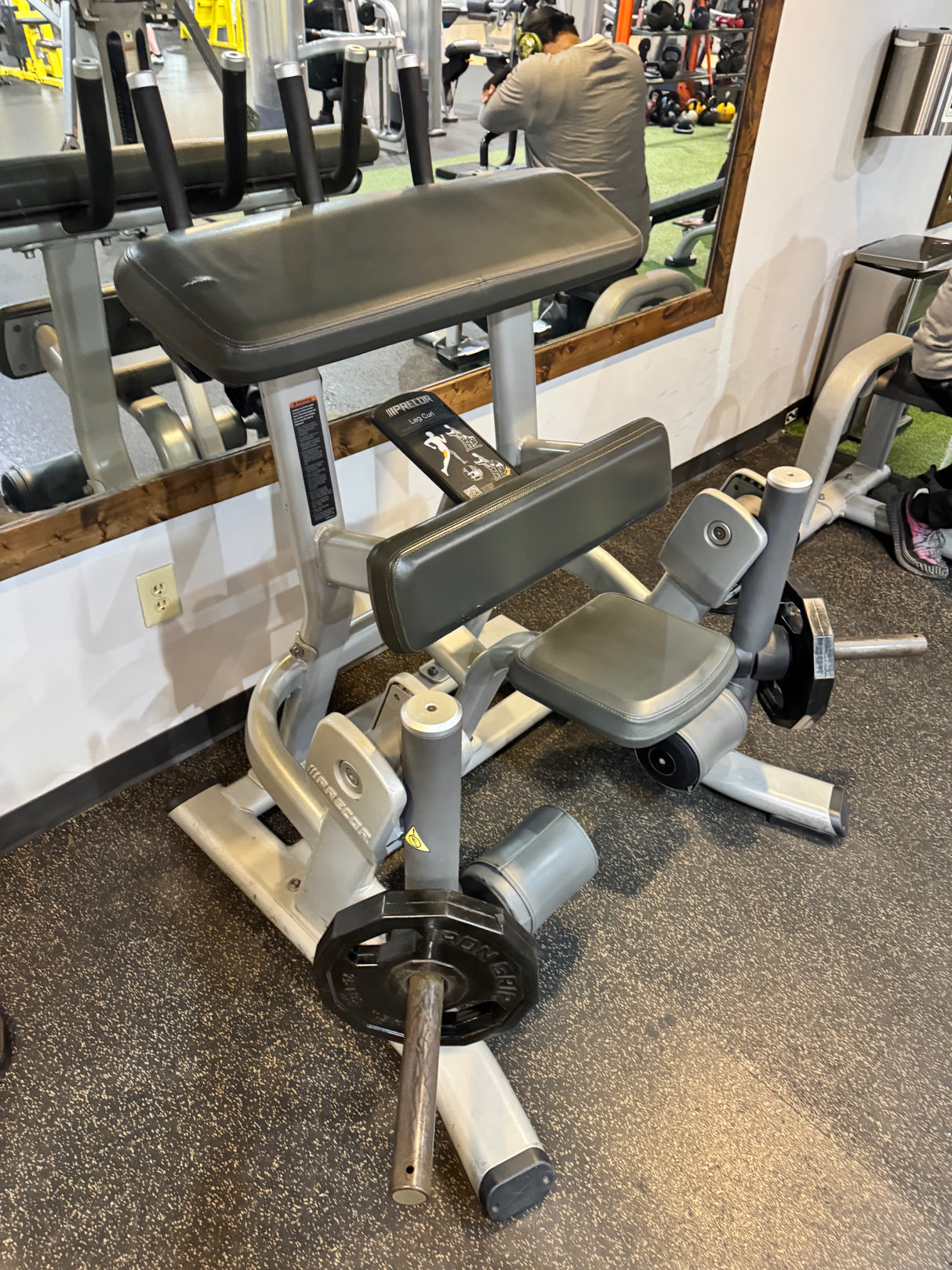 Pre-Owned Precor Discovery Plate Loaded Leg Curl