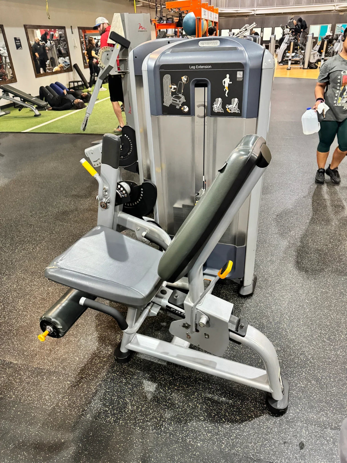 Pre-Owned Precor Discovery Series Seated Leg Curl