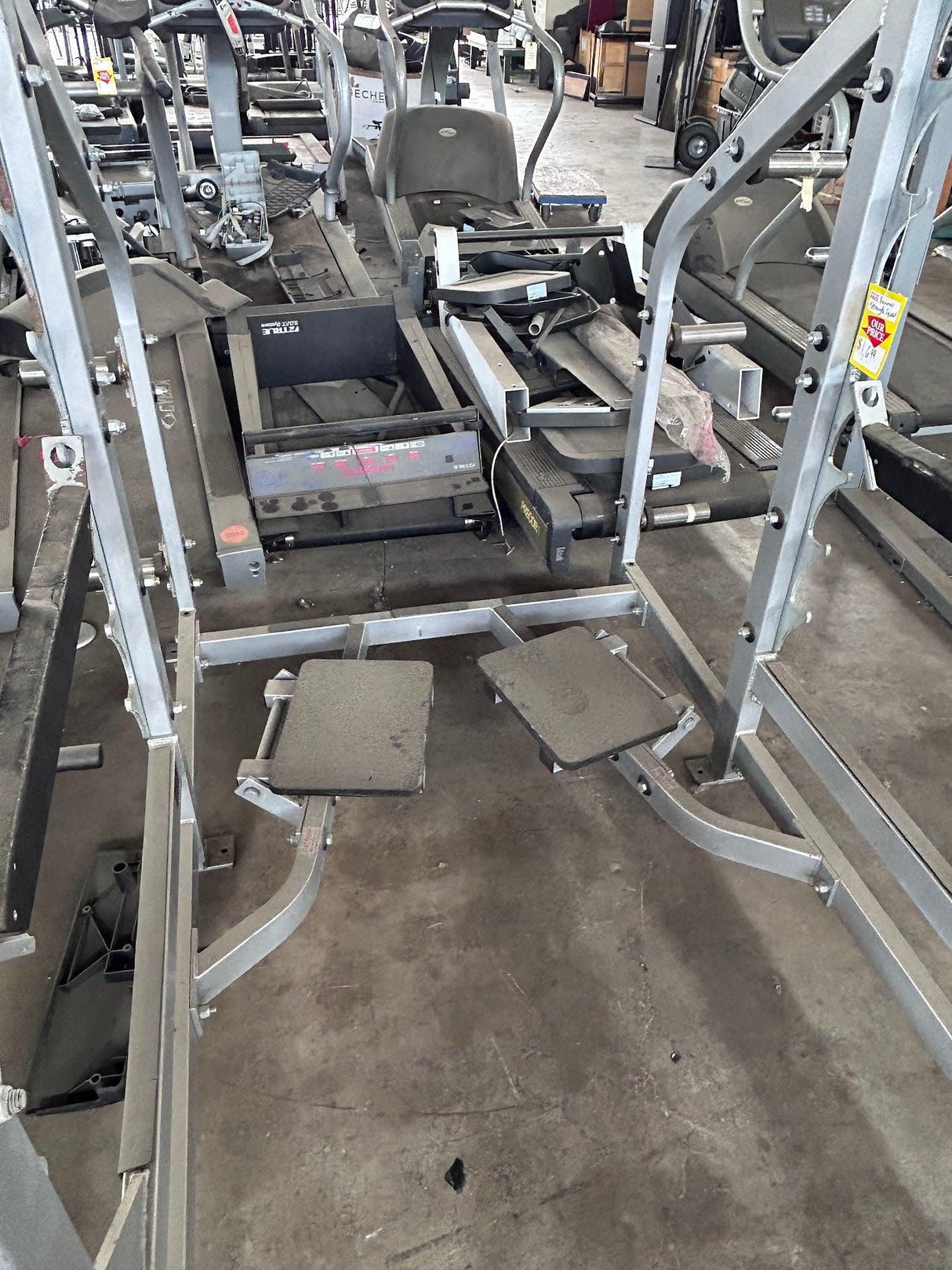 Pre-Owned Hammer Strength Squat Rack with Spotter Pads - Good Condition - Exercise Unlimited