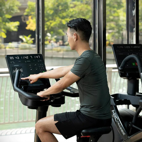 Life Fitness Club Series Upright Lifecycle Bike - Exercise Unlimited
