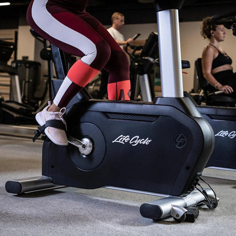 Life Fitness Club Series Upright Lifecycle Bike - Exercise Unlimited