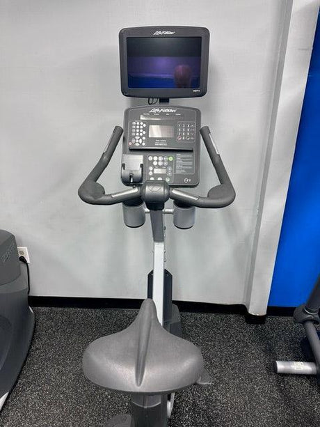 Life Fitness CLSC Integrity Upright Bike with 15" HDTV - Like New - Exercise Unlimited