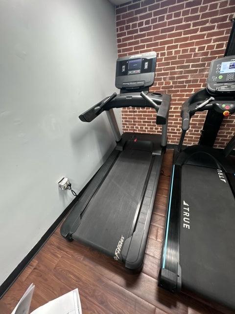 Pre-Owned Life Fitness Integrity Series Treadmill - ExerciseUnlimited