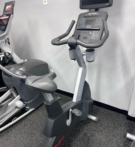 Life Fitness CLSC Integrity Upright Bike with 15" HDTV - Like New - Exercise Unlimited