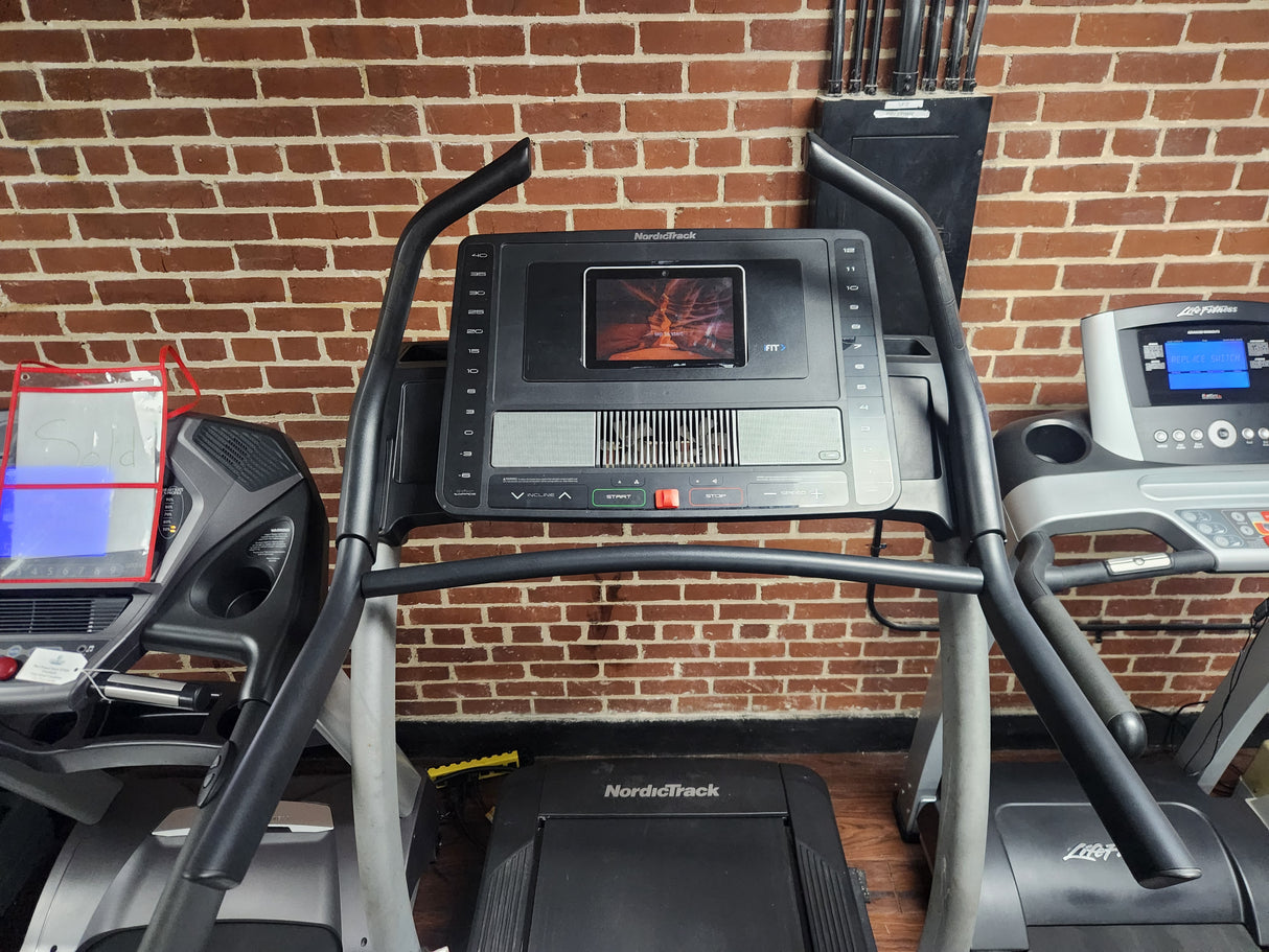 Pre-Owned NordicTrack x11i Treadmill