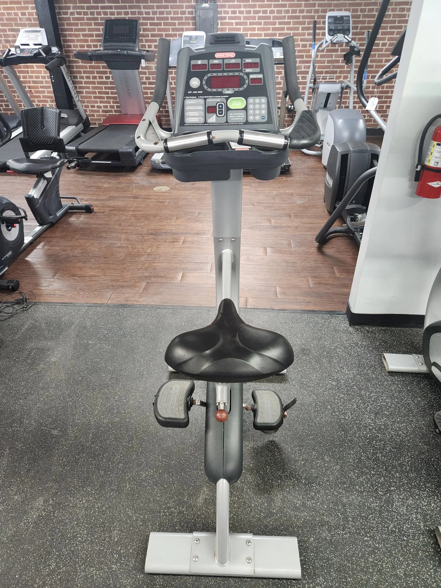 Pre-Owned Star Trac S-UBX Upright Bike w/ heart rate monitor – Exercise Unlimited