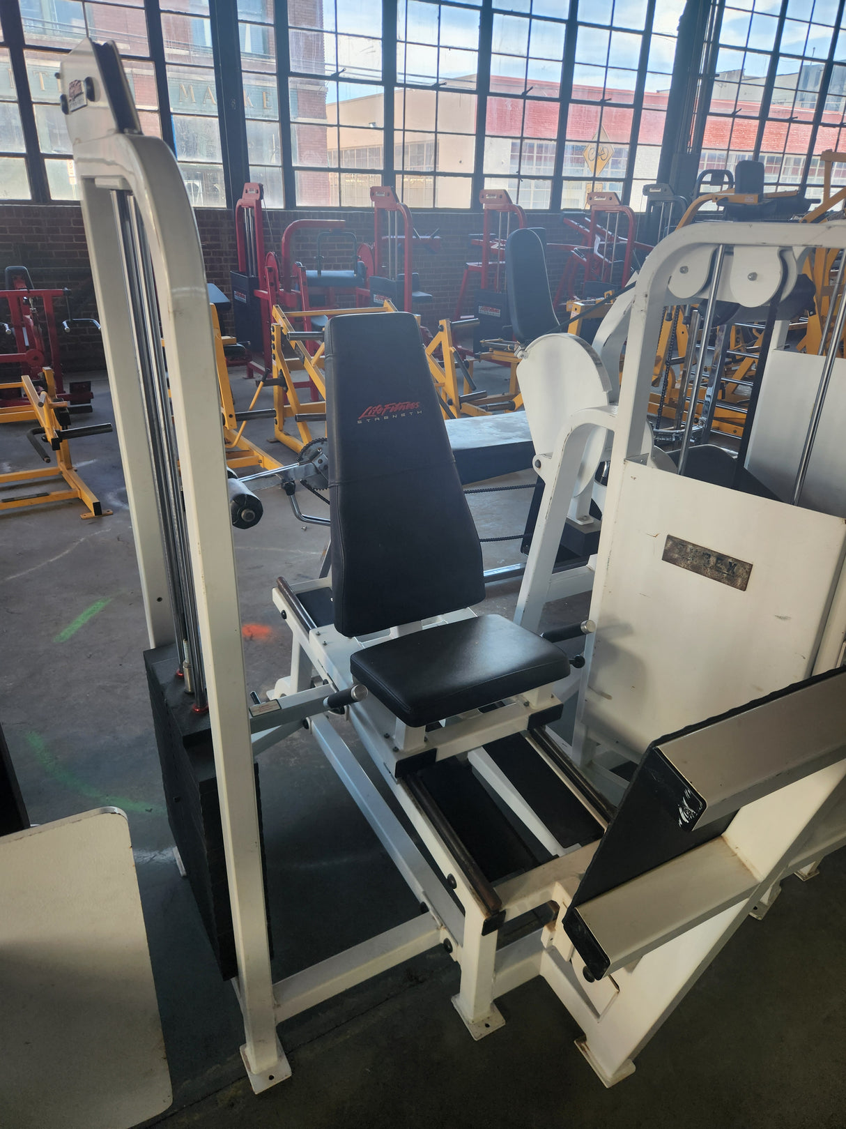 Pre-Owned Life Fitness Seated Leg Press
