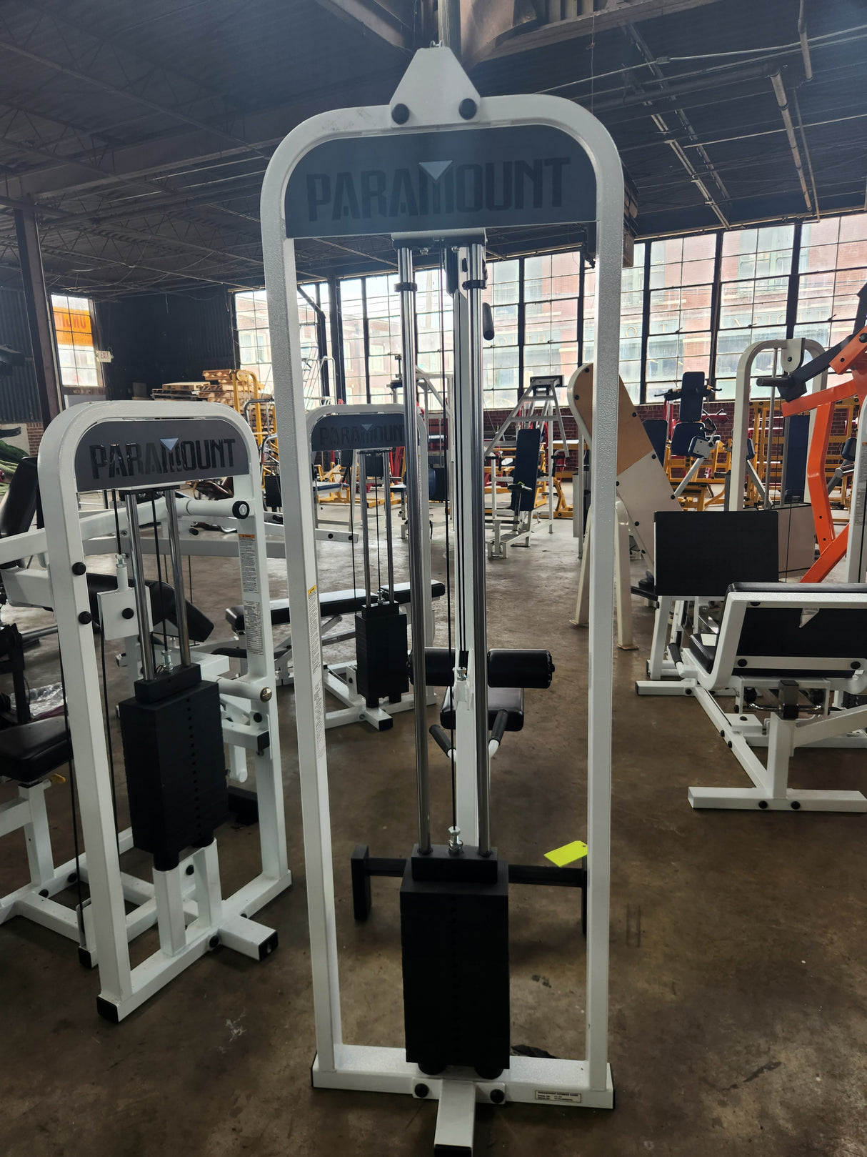 Pre-Owned Paramount FL-33 Lat Pull / Row