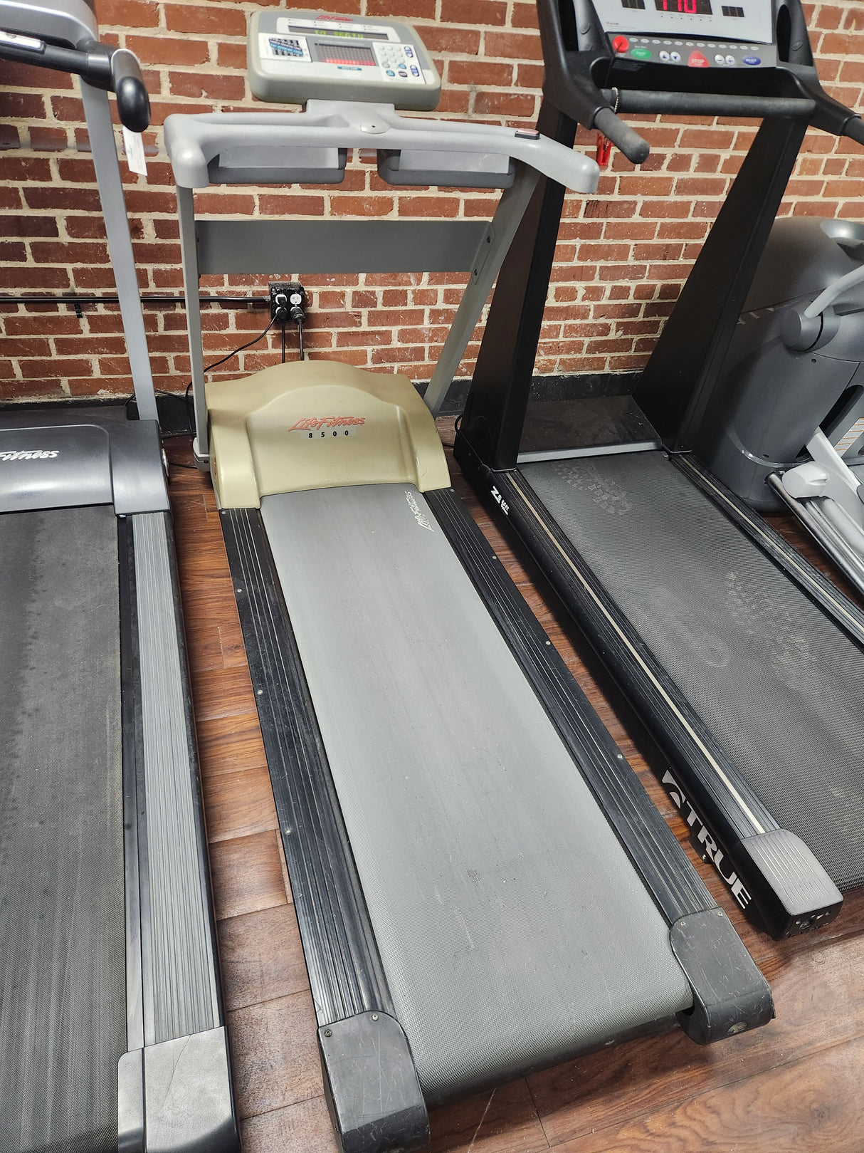 Pre-Owned Life Fitness 8500 Treadmill
