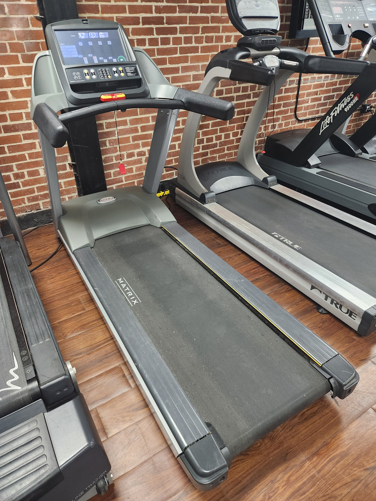 Pre-Owned Matrix T70 Treadmill w/ T1X Console