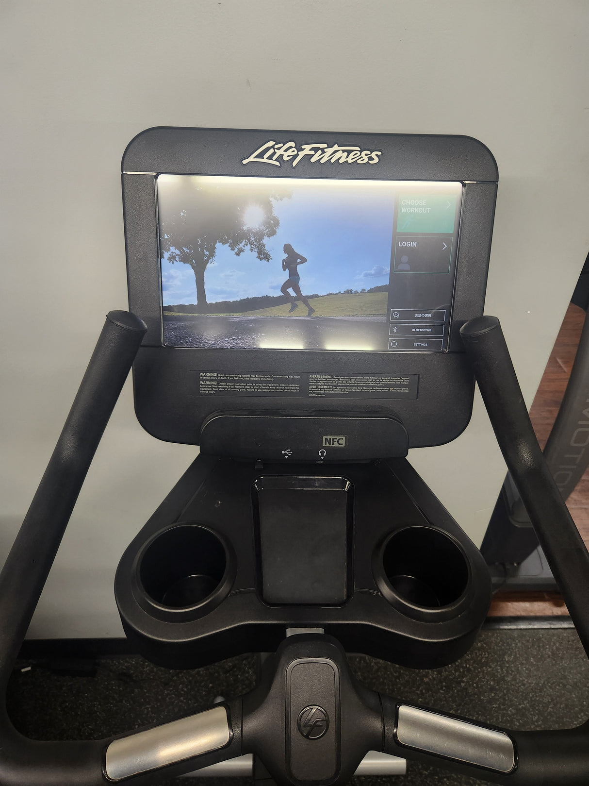Pre-Owned Life Fitness Integrity Series SE3 Upright Bike w/ HD Console