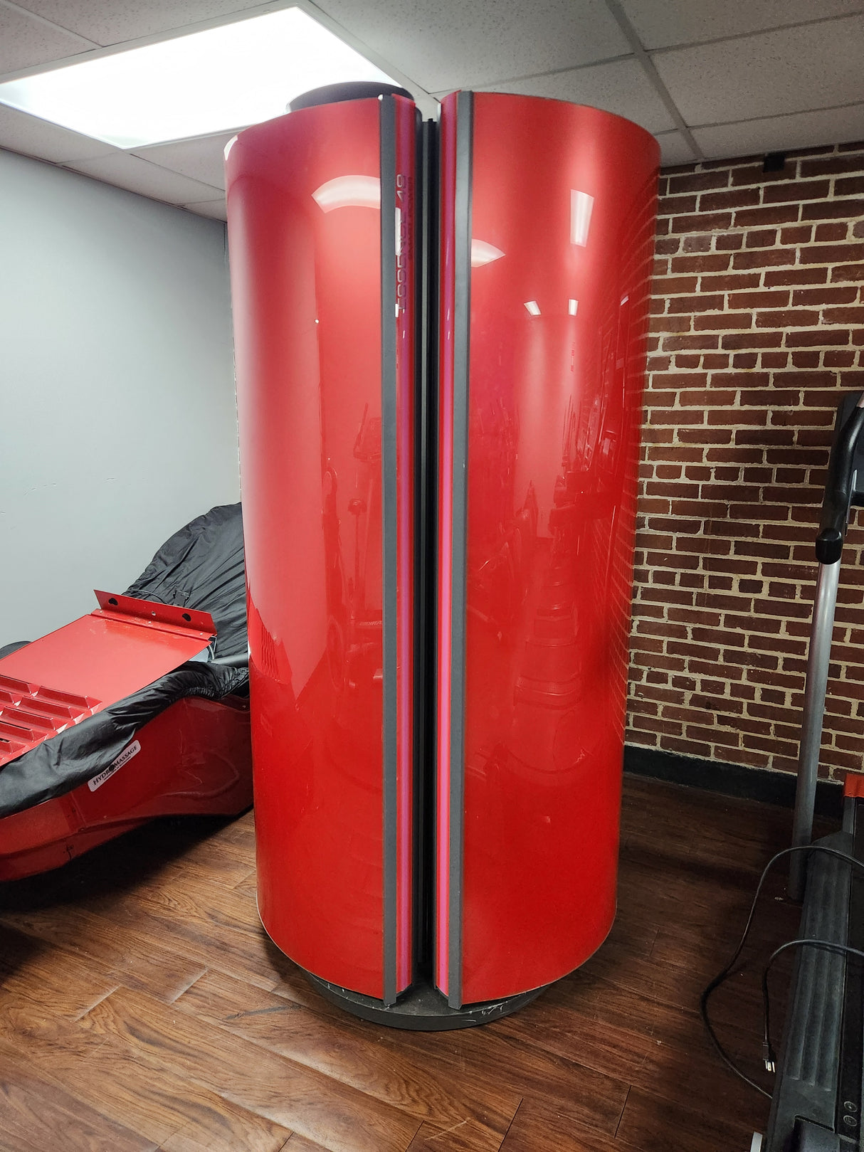 Pre-Owned Essence 48 Ergoline Tanning Booth