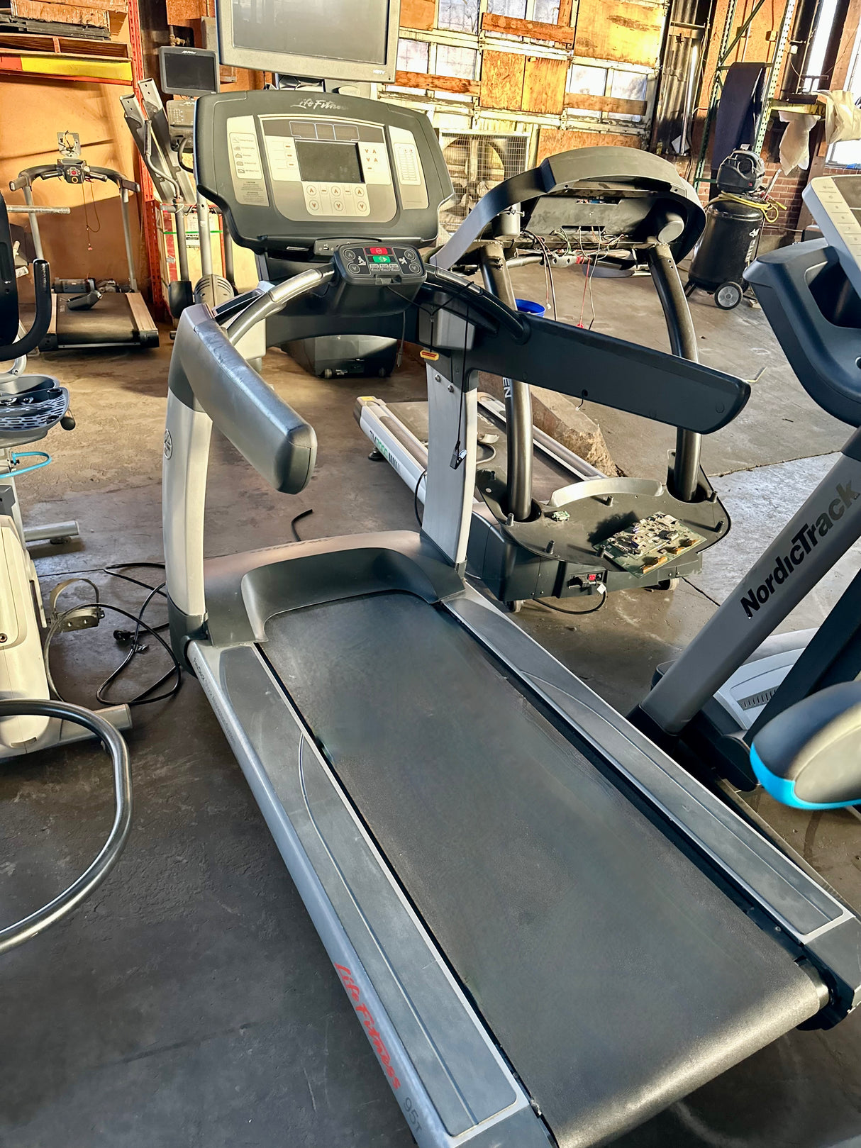 Refurbished Life Fitness 95T Elevation Treadmill with Inspire Console 15" HDTV