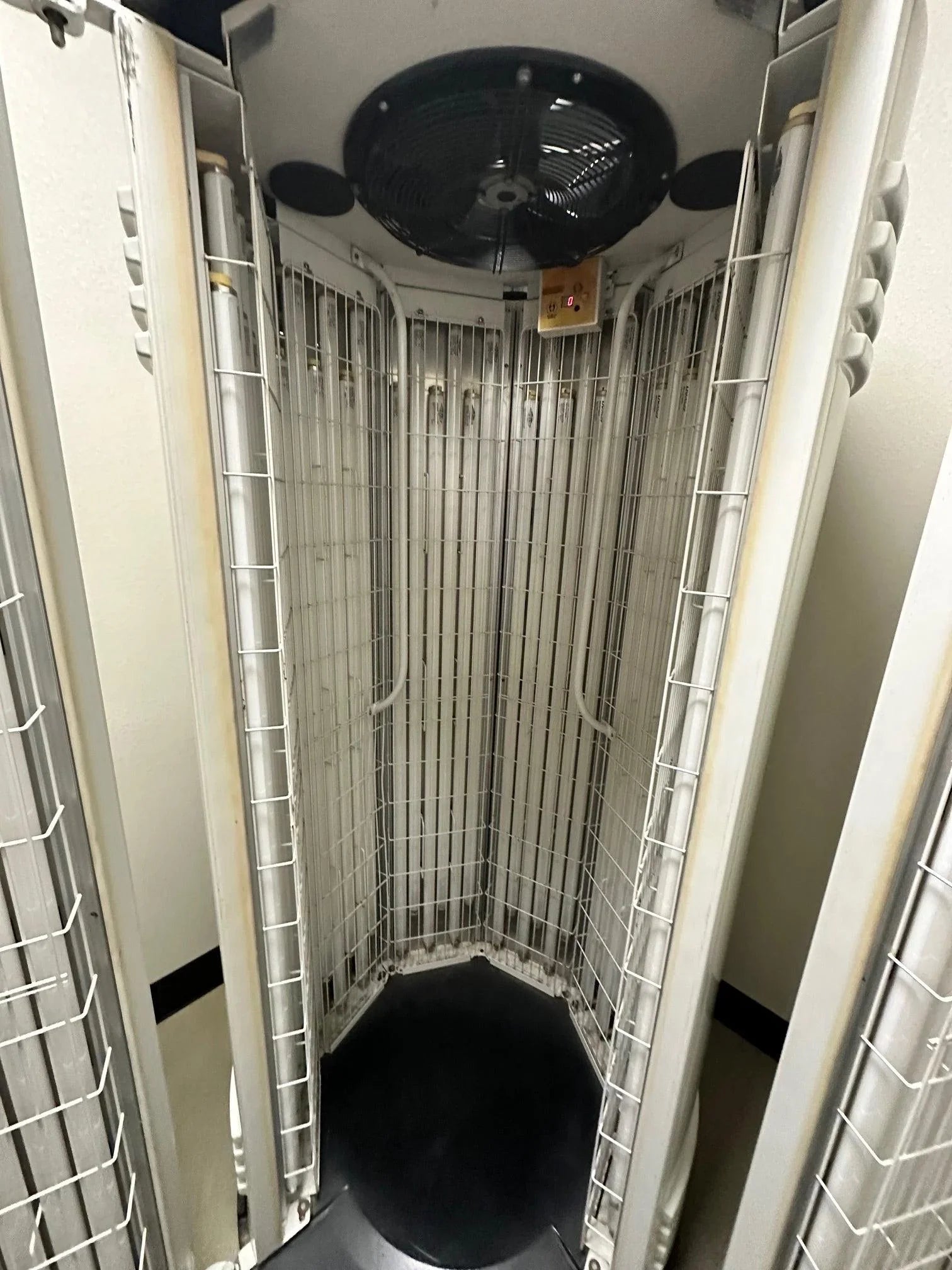 Pre-Owned SunDome 548V Tanning Booth – Exercise Unlimited