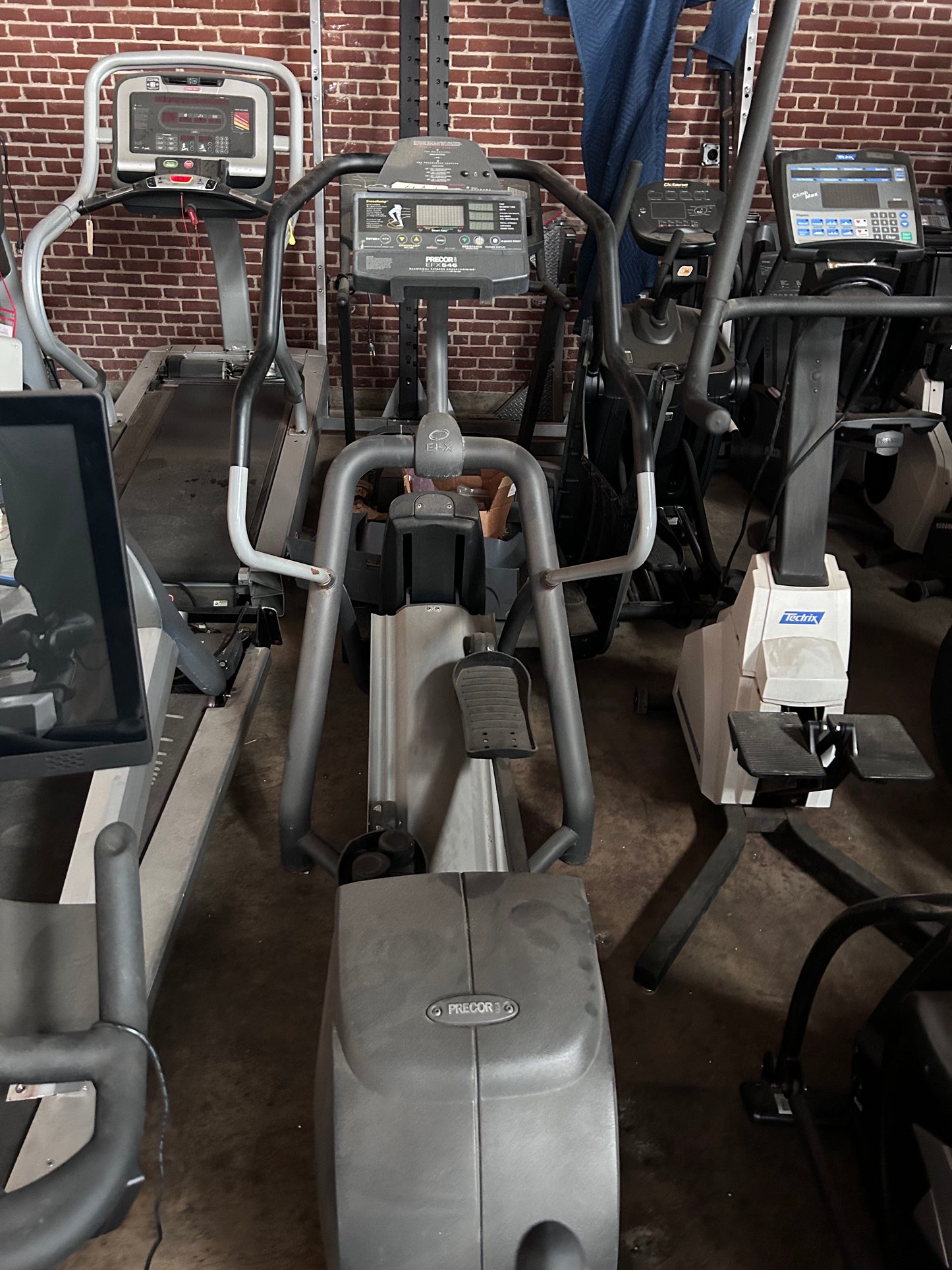 Pre-Owned Precor EFX 546 Version 1 Elliptical - ExerciseUnlimited